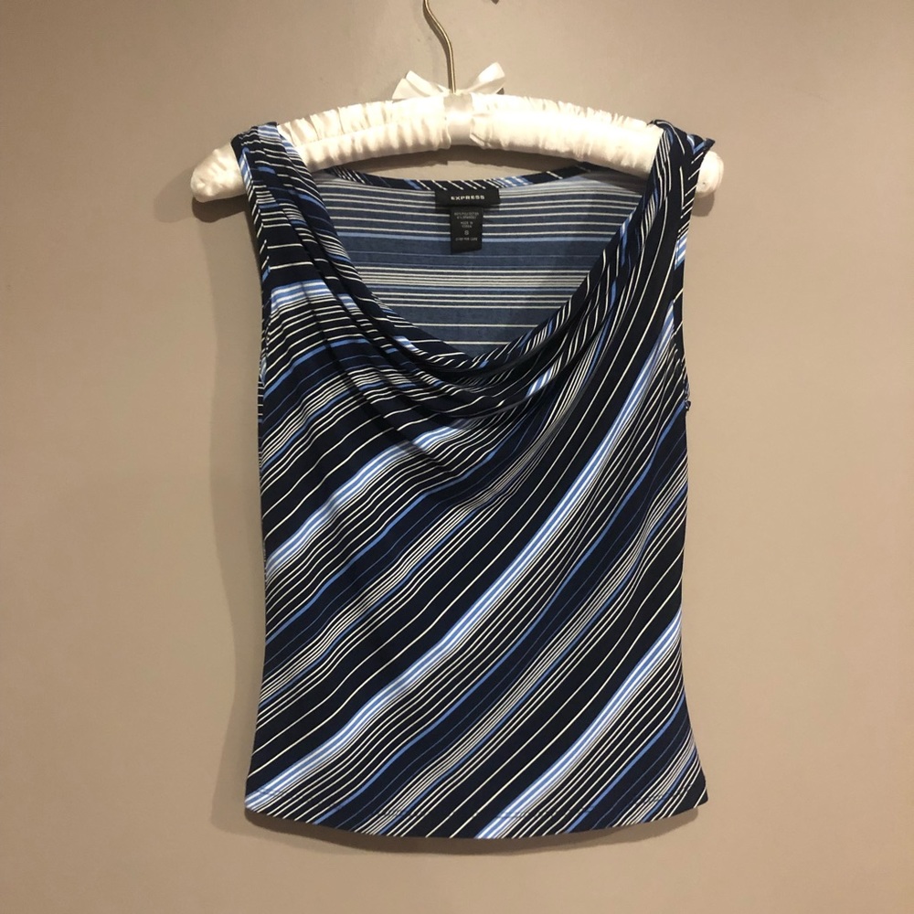🎀 Express sleeveless blouse